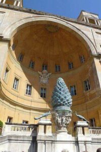 Patio de la Piña en el Vaticano.